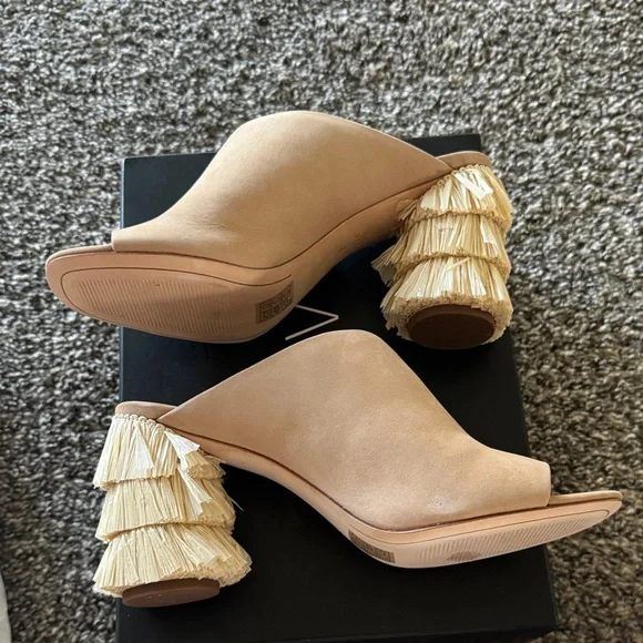 Pour la Victoire Hettie Tassel Fringe Heel - Picture 5 of 6